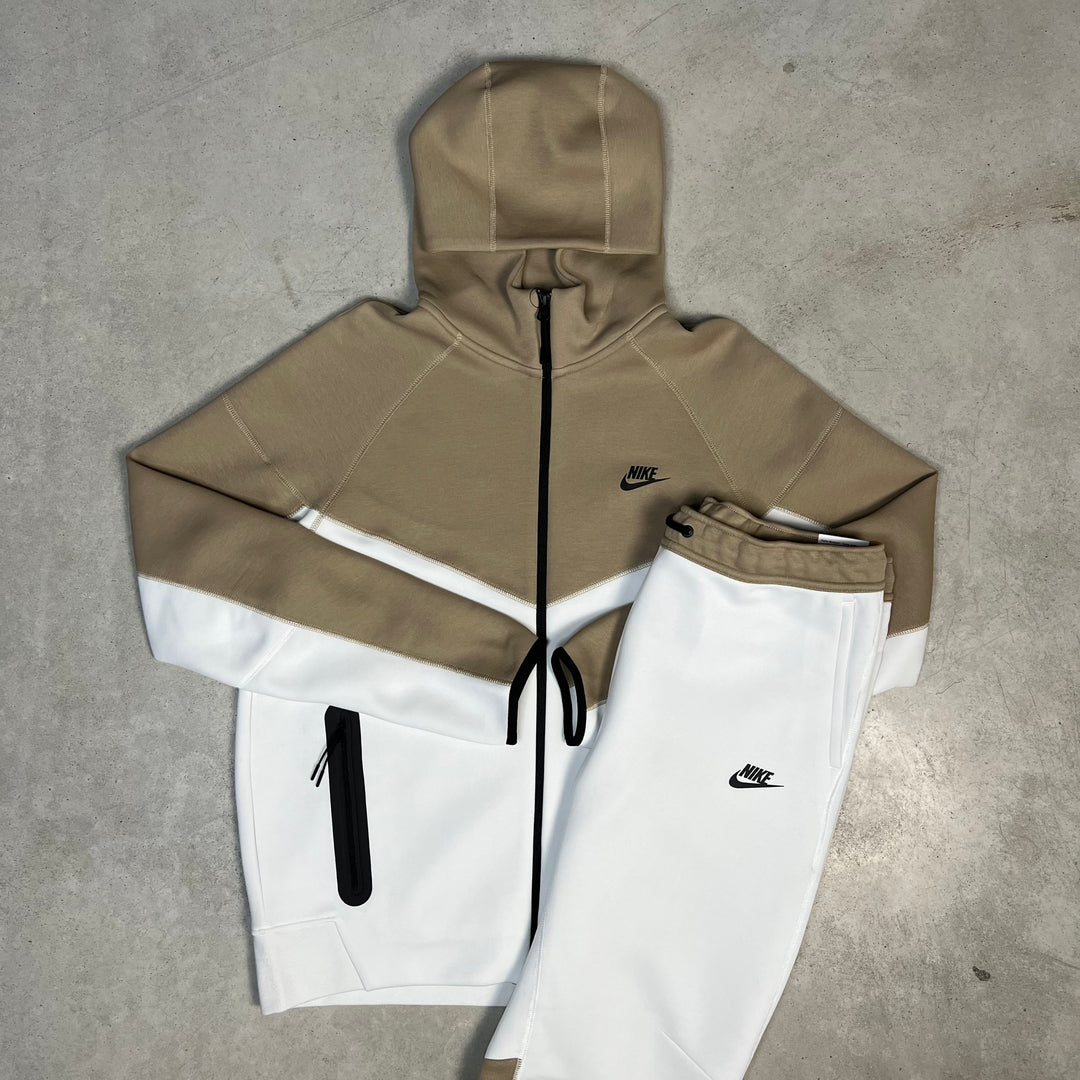 Nike tech tracksuit 2024 white