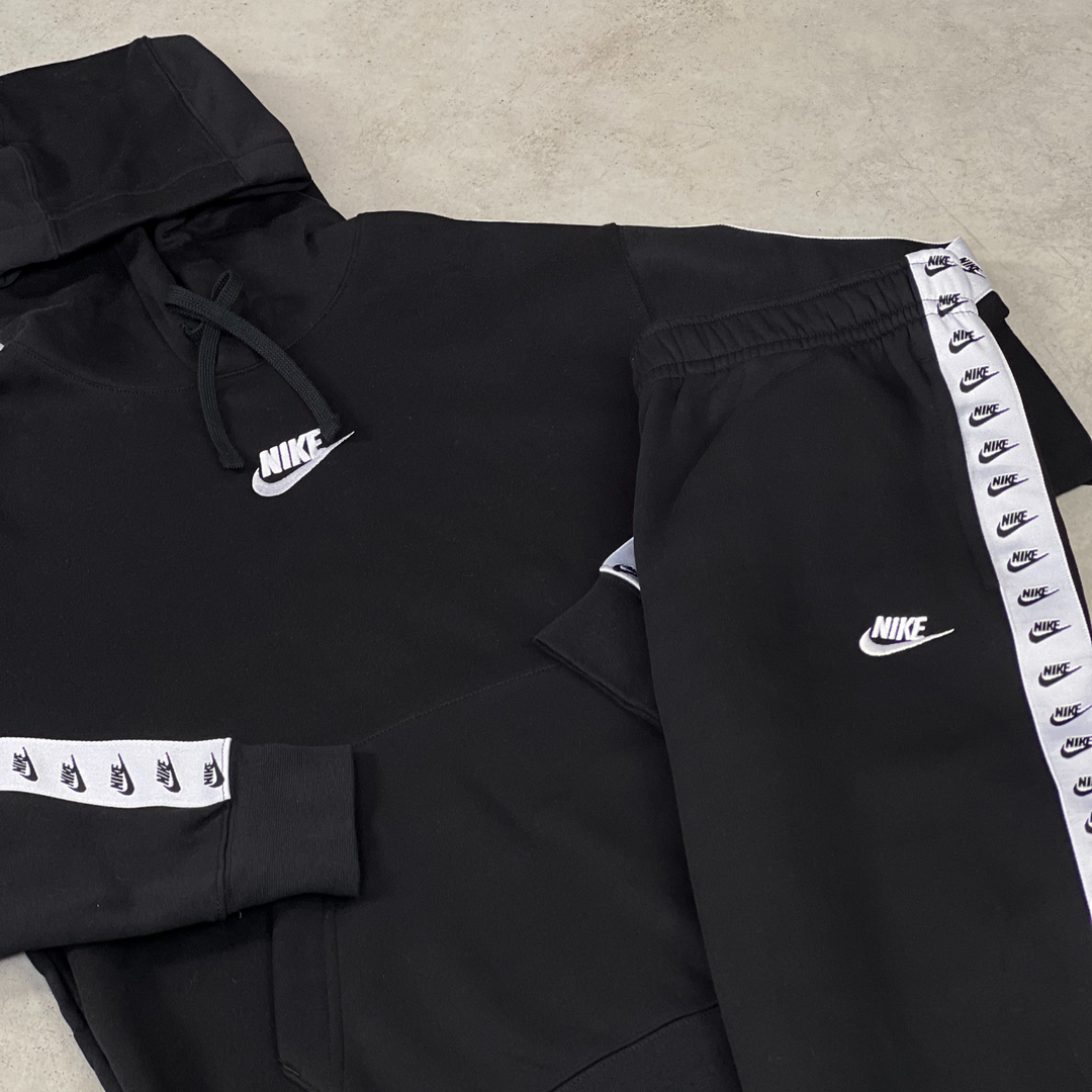 Nike sales essential tracksuit