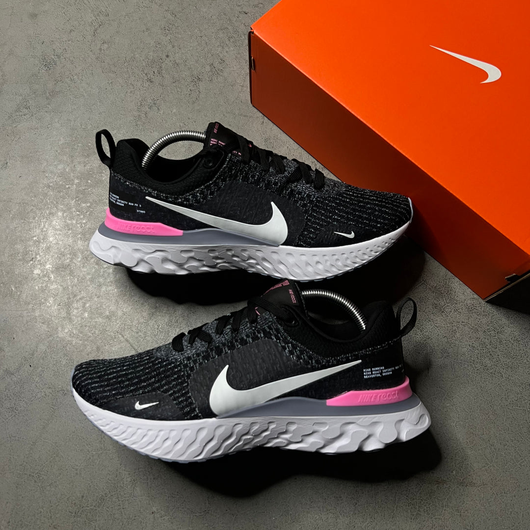 Nike react sales black and pink
