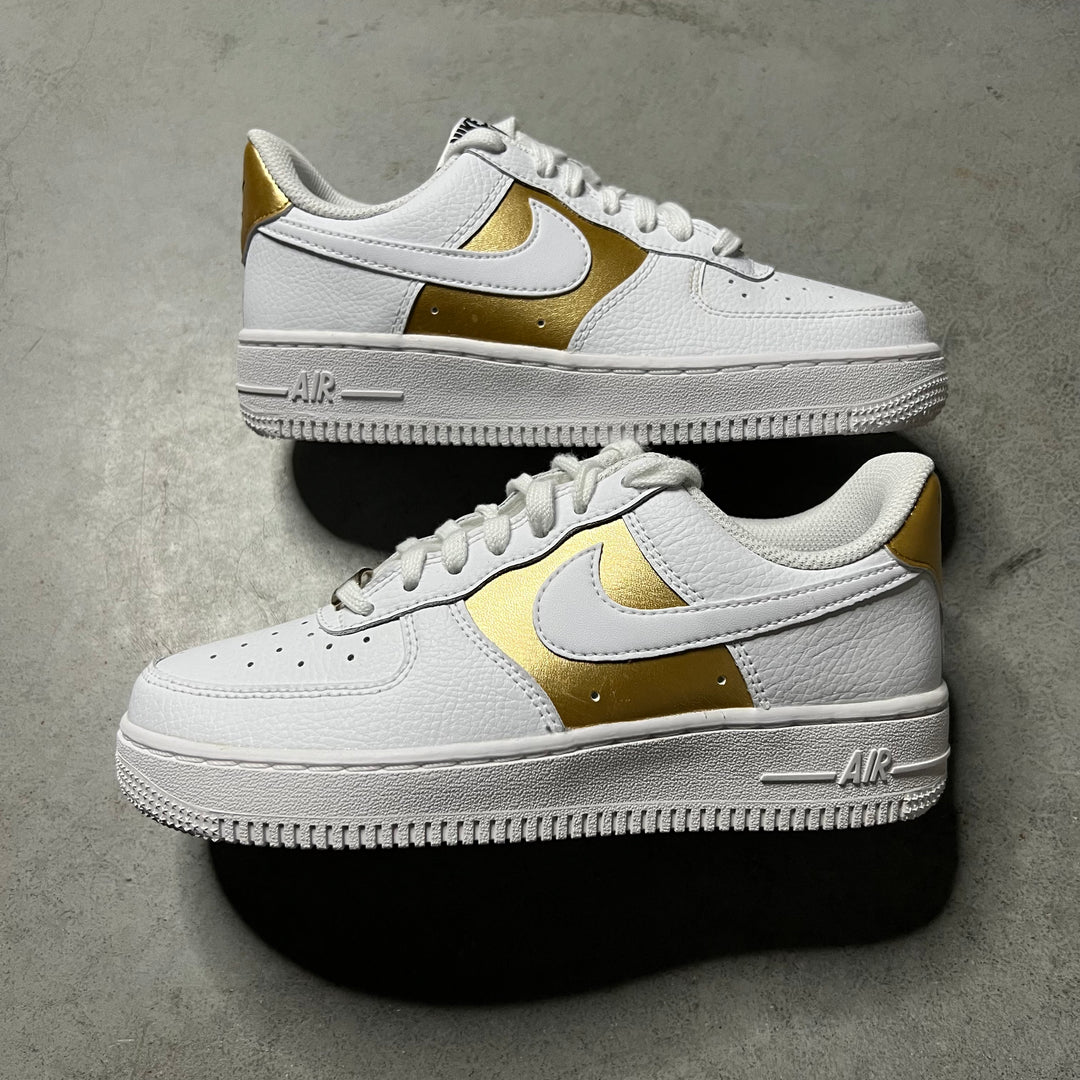 Nike air force gold and white discount