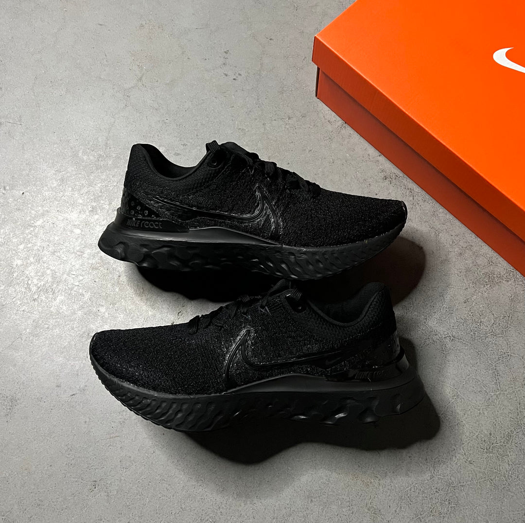 Epic react sales flyknit black